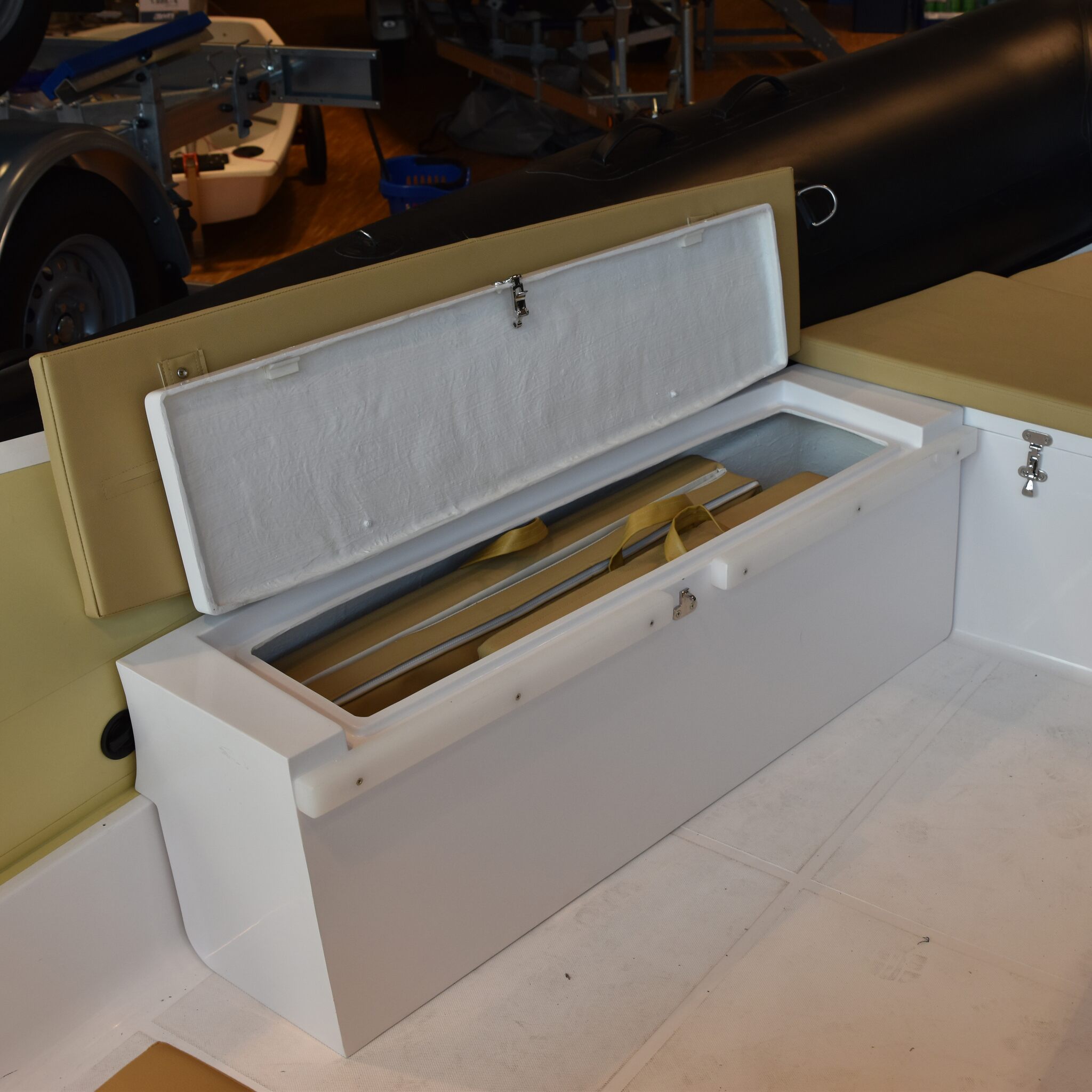 Back box with cushion for 580 Sundeck