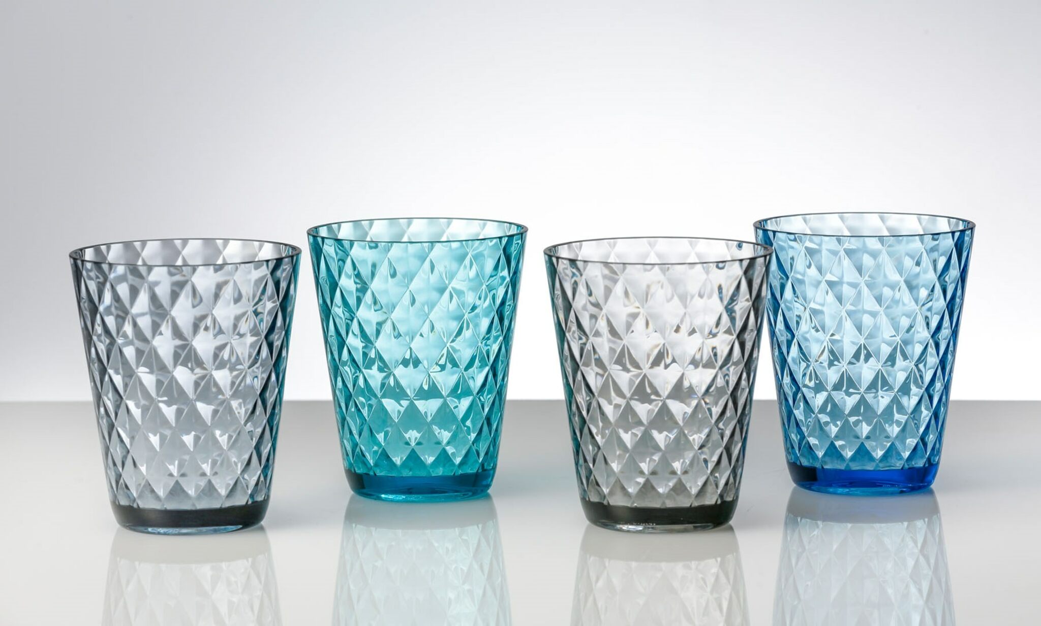 Brunner 4 piece set with drinking glasses Four Diamonds